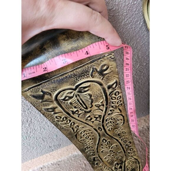 2 (20 'x 5 ')  Vintage carved metal candle holders - Picture 5 of 5